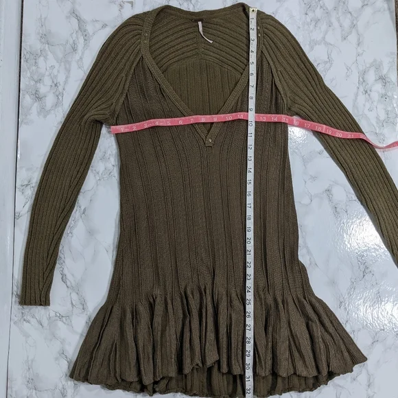 Free People Ribs and Ruffles Olive Tunic Sweater Top XS - Picture 8 of 9
